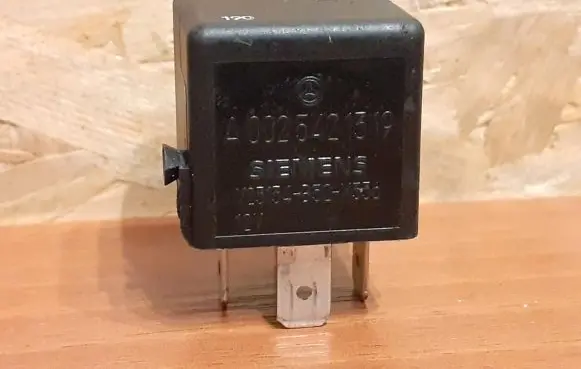 Mercedes-Benz S W220 Other relay V23134B52X336