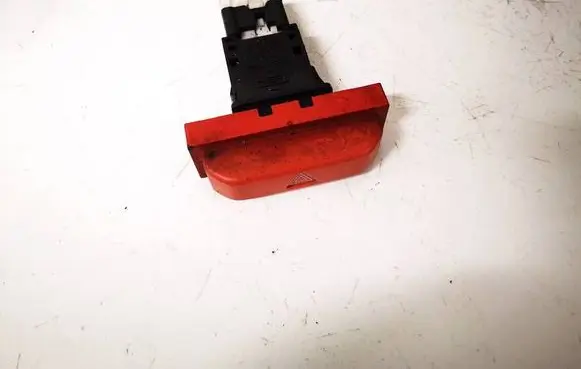 Nissan X-Trail T30 Hazard light switch niles06016