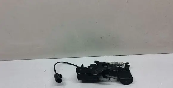 Engine bonnet/hood lock/catch