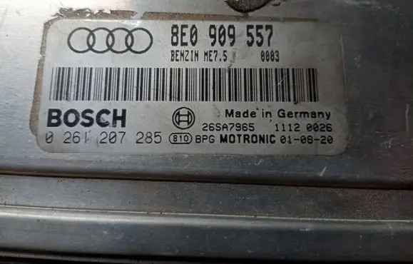 Audi A4 S4 B6 8E 8H Engine control unit/module 8E0909557 26SA7965 0261207285