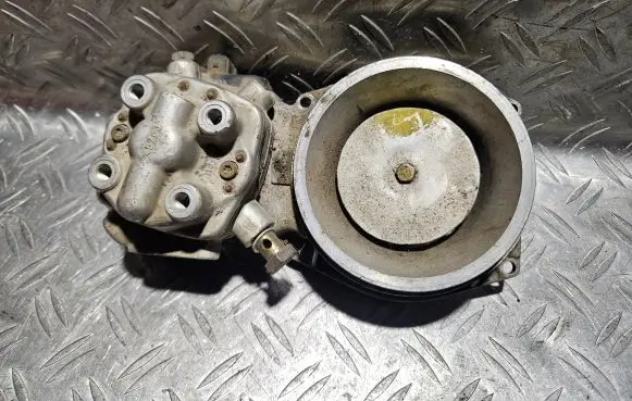 Audi 80 90 B3 Fuel distributor 0438121011 026133353