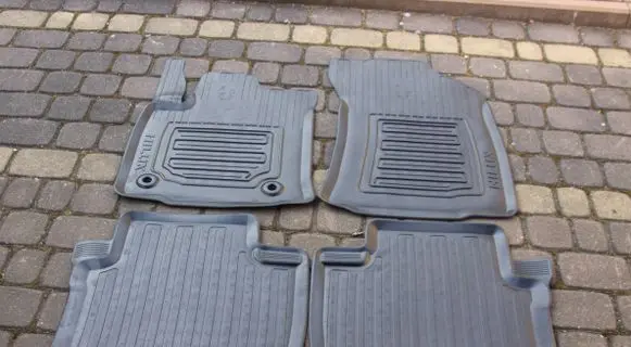 Toyota Hilux VIII Car floor mat set PW2100K012