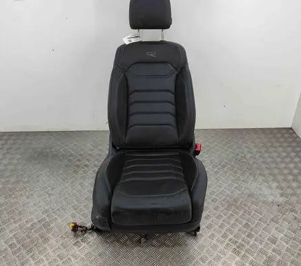 Volkswagen Touareg III Front passenger seat 4M4881106A