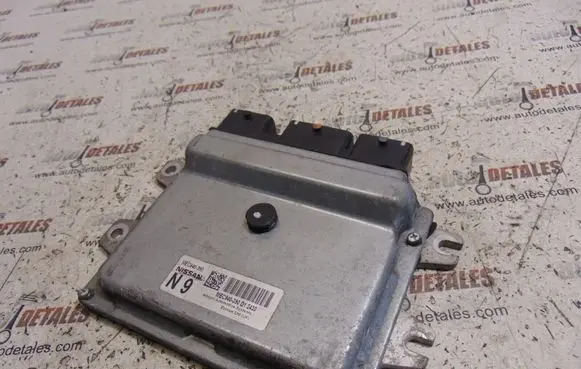 Nissan Juke I F15 Engine control unit/module MEC940390