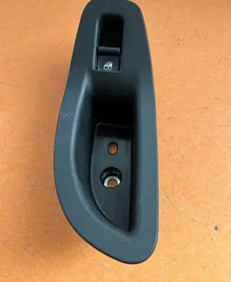 Fiat 500X Tailgate glass/window release handle 