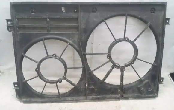 Volkswagen PASSAT B7 Radiator cooling fan shroud 1355D301602