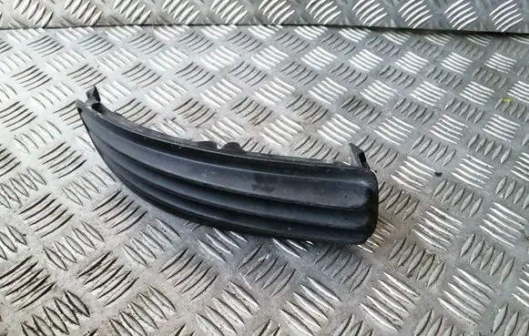 Toyota Avensis T220 Front bumper lower grill 5311205020