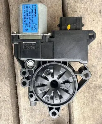 Hyundai i40 Rear door window regulator motor 834503Z010