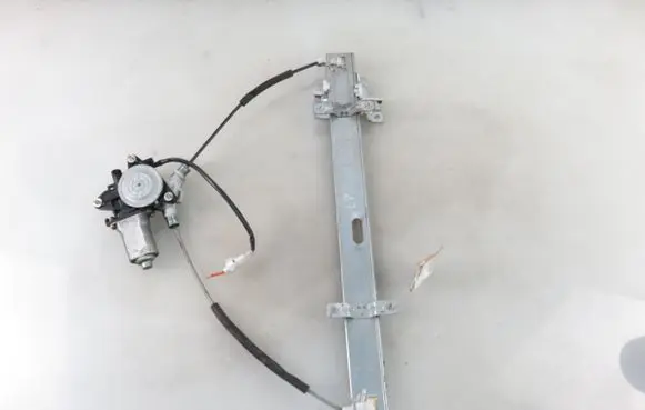 Suzuki Grand Vitara I Front door window regulator with motor 8346065D00