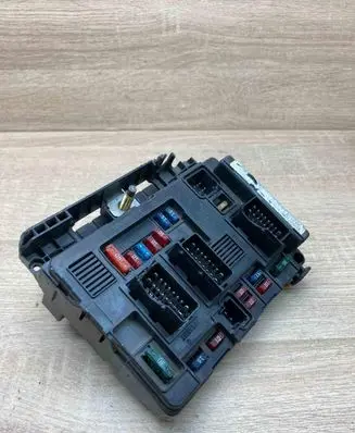Citroen C5 Fuse module 