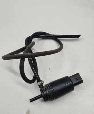BMW 5 E39 Windscreen/windshield washer pump 8377512