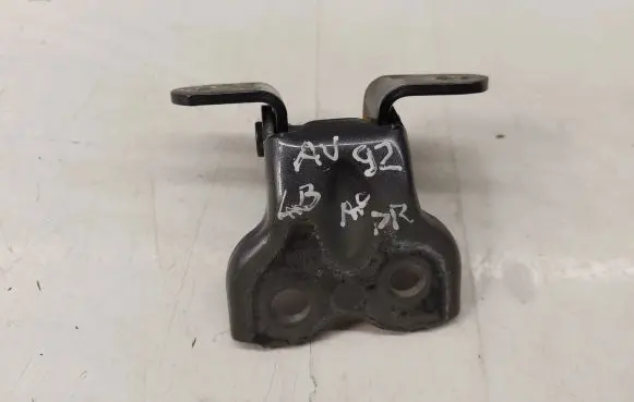 Toyota Avensis T250 Front door lower hinge 687300D010