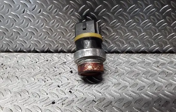 Volkswagen Polo III 6N 6N2 6NF Coolant temperature sensor 357919501A