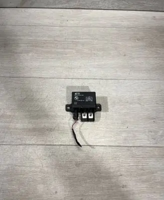 BMW X5 F15 Coolant fan relay 9198302 V23132A2001X30