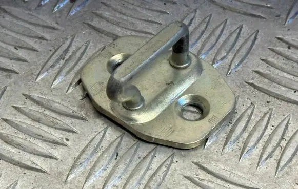 Mercedes-Benz Sprinter W901 W902 W903 W904 Front door lock loop/hook striker A9067200004 ZGS009