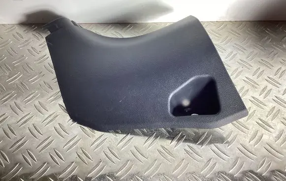 Foot area side trim