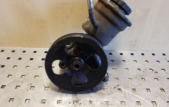 Toyota Yaris Power steering pump