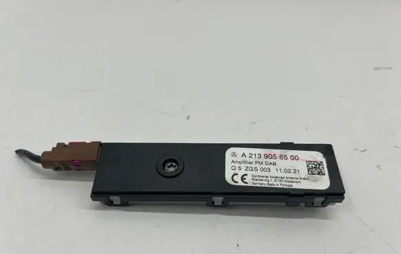 Mercedes-Benz CLA C118 X118 Aerial antenna amplifier A2139056500
