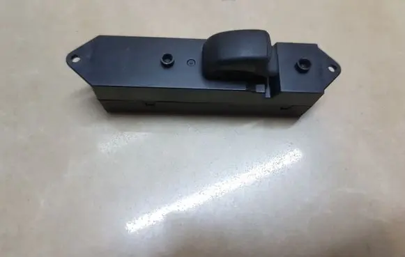 Mitsubishi Pajero Sport I Electric window control switch MR194820