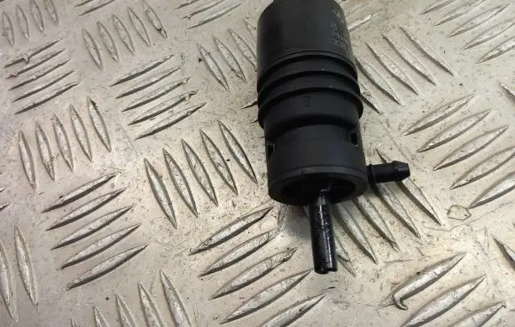 BMW X5 E53 Windscreen/windshield washer pump 8362154
