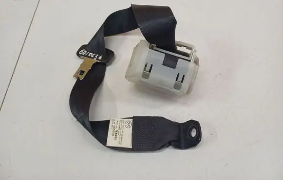 Toyota Auris 150 Middle seatbelt (rear) G088801