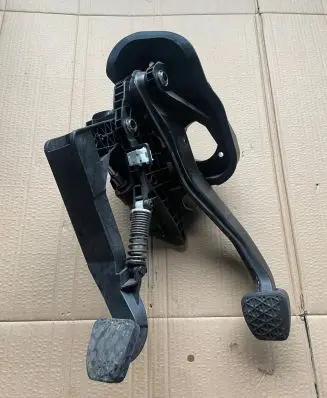 Mercedes-Benz C W205 Brake pedal 2052910100
