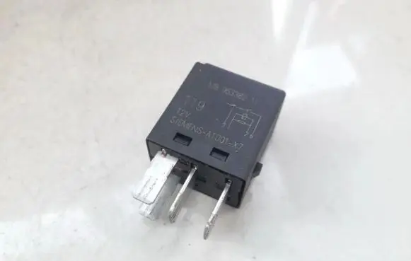 Mitsubishi Pajero Other relay MB953382
