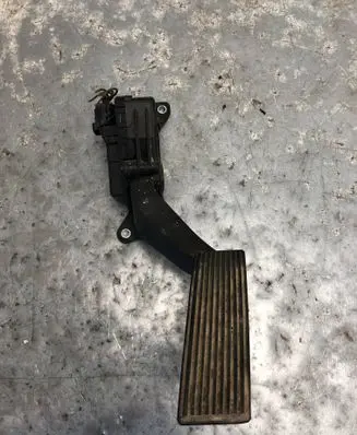 Jeep Cherokee III KJ Accelerator throttle pedal 53013703AB