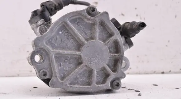 Peugeot 508 II Vacuum pump 9804021880
