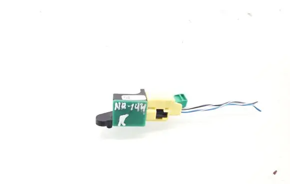 Volkswagen PASSAT B6 Airbag deployment crash/impact sensor 38081606 25883769PU