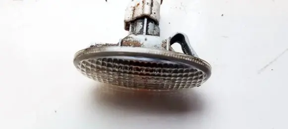 Front fender indicator light