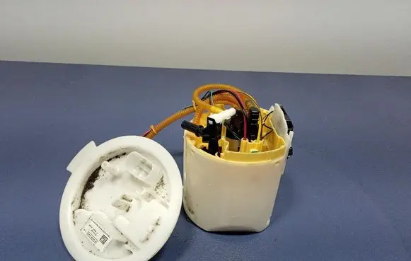 BMW M3 F80 In-tank fuel pump 7473444