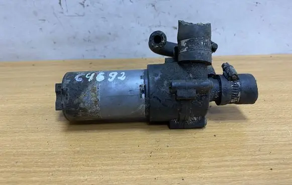 Mercedes-Benz E W210 Water pump 0018353564 C4692