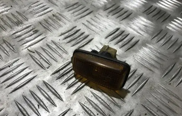Citroen Xsara Front fender indicator light