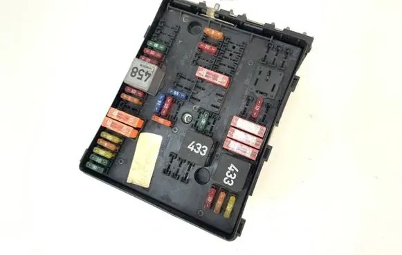 Audi A3 S3 8P Fuse module 1K0937124K 014189861