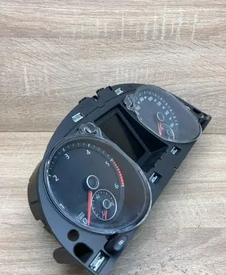 Volkswagen Scirocco Speedometer (instrument cluster) 3C8920970S RHD