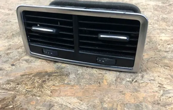 Audi Q7 4L Rear air vent grill 4L0819203K