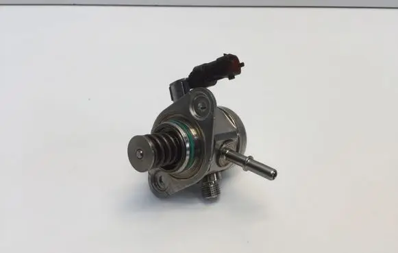 Volvo XC40 Fuel injection high pressure pump 31405318