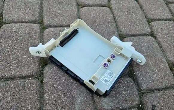Toyota Camry VIII XV70 Central body control module 82730-1A020-