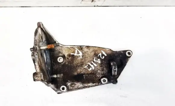 Peugeot 405 Engine mounting bracket