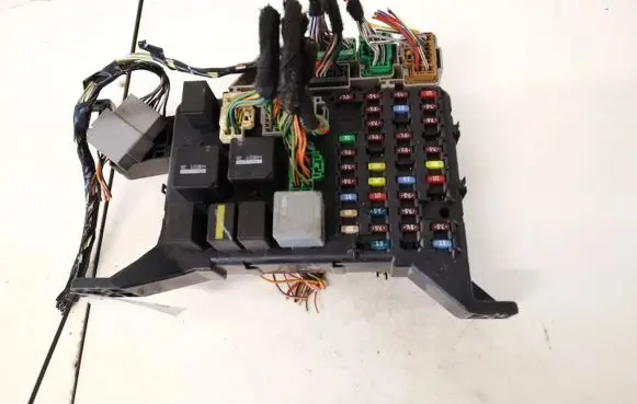 Ford Mondeo Mk III Fuse box set 4s7t14a073ab 4s7t-14a073-ab