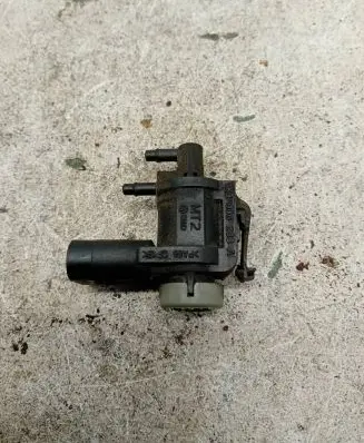 Audi A4 S4 B7 8E 8H Turbo solenoid valve 1K0906283A