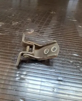 Toyota Avensis T250 Front door upper hinge
