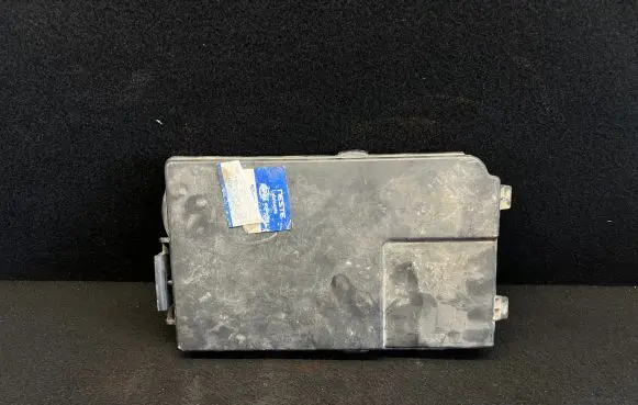 Volkswagen Touran I Battery box tray cover/lid 1K0915443
