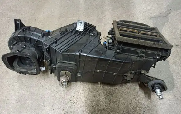 Volkswagen Touareg I Interior heater climate box assembly 7L0820005