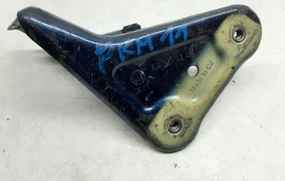 Seat Toledo IV (NH) Fender mounting bracket 5JA821142A