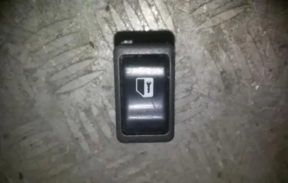 Nissan Primera Central locking switch button 