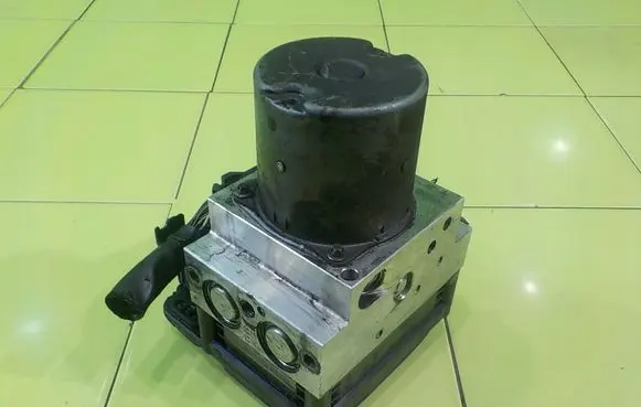 Mercedes-Benz CLS C219 ABS Pump A2114311812