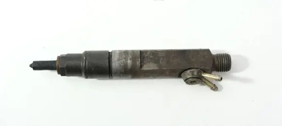Audi A6 S6 C4 4A Fuel injector 046130201E