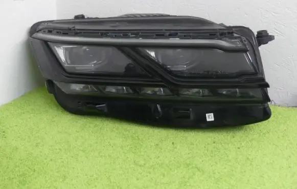 Volkswagen Touareg III Headlight/headlamp 761941082A